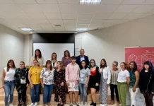 Una quincena de vecinos de Rincón de La Victoria se formarán como monitores de aula matinal y comedores escolares gracias al proyecto enRedateMás de la Diputación