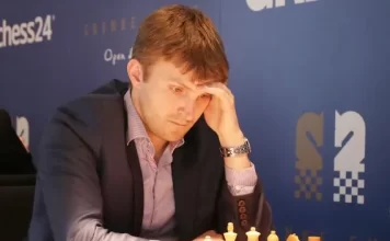 El campeón de ajedrez Nikita Vitiugov busca la jugada maestra en La Térmica