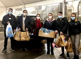 “Te invito a cenar Málaga” lleva una cena de Nochebuena elaborada por chefs a los hogares de personas con dificultades