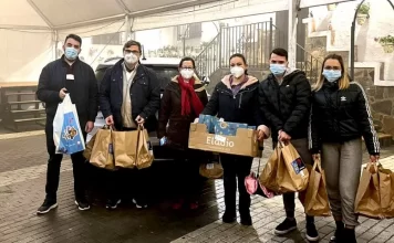 “Te invito a cenar Málaga” lleva una cena de Nochebuena elaborada por chefs a los hogares de personas con dificultades