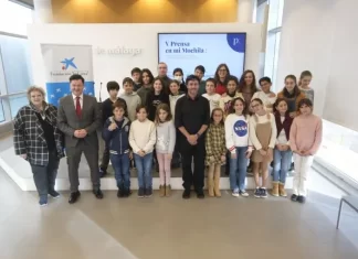 El premio Pulitzer Emilio Morenatti y el alumnado del colegio García Lorca inauguran en la Diputación la V edición de Prensa en mi mochila