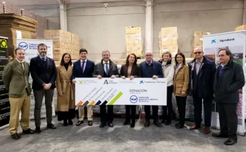 La Junta, Cooperativas Agro-alimentarias y Fundación La Caixa donan 13.500 kg de alimentos a los Bancos de Alimentos de Sevilla y Málaga