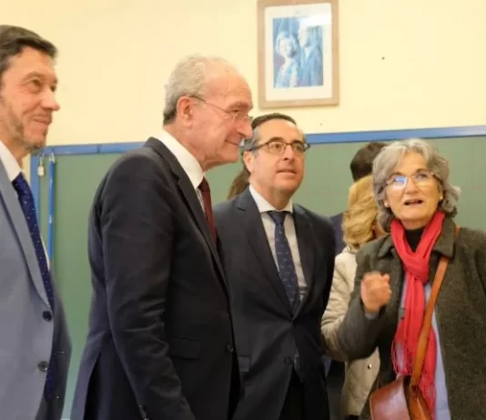 El CEIP José Calderón de Campanillas conmemora su 50 aniversario homenajeando a su maestro impulsor