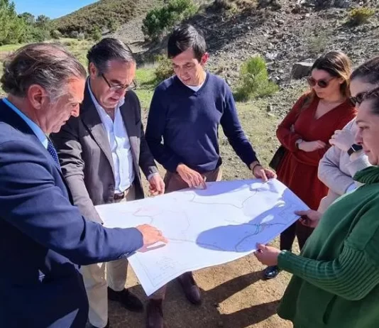 Educación y Ayuntamiento analizan los anteproyectos del nuevo colegio e instituto de Benahavís