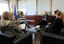 Educación se reúne con representantes del CEIP Nuestra Señora de los Remedios de Cártama para hacer un seguimiento de la situación del centro