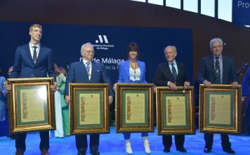 La Diputación celebra el Día de Málaga con la entrega de la Medalla de Oro de la Provincia a Emilio Alba, Vanesa Martín, Alberto Díaz, Prolongo y al Real Club Mediterráneo