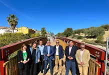 La Diputación financia con 172.000 euros un tramo de carril bici y de paseo peatonal con una pasarela de madera en La Viñuela