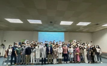 El Hospital Clínico de Málaga organiza un acto de graduación para los 44 residentes de 29 especialidades sanitarias que completan su formación específica