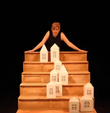 El Teatro Cánovas muestra un mundo increíble tras la oscuridad en ‘Lua’, una instalación artística para los más pequeños de casa