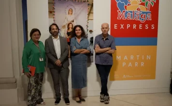 El Instituto Andaluz de las Artes Plásticas y Visuales presenta ‘MálagaEXPRESS’, un retrato inédito de la ciudad bajo la mirada de Martin Parr