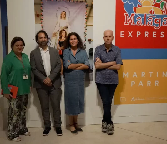 El Instituto Andaluz de las Artes Plásticas y Visuales presenta ‘MálagaEXPRESS’, un retrato inédito de la ciudad bajo la mirada de Martin Parr