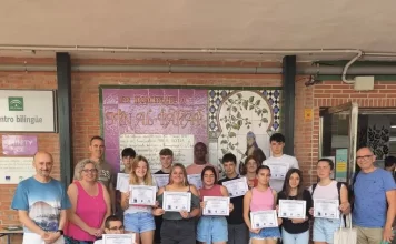 Una alumna y un alumno del IES Al-Baytar de Benalmádena participan en una campaña de la NASA