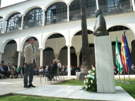 Moreno insta a los grupos parlamentarios a renovar juntos el compromiso de anteponer Andalucía a cualquier interés partidista