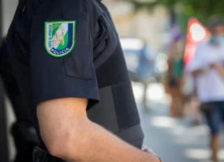 Retiran a dos menores a una madre por delito familiar y a un padre buscado por la justicia