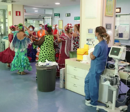 El Hospital Regional Universitario de Málaga acerca la Feria a sus pacientes