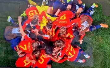 «El Fútbol Femenino Español Brilla en la Cima: Un Repaso a su Evolución Triunfal»