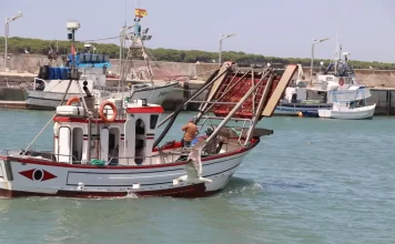 Andalucía resuelve las primeras líneas de ayudas a la pesca por la guerra de Ucrania