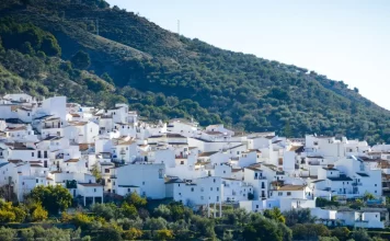 La Diputación financia la adecuación de un centro de visitantes en Canillas de Aceituno