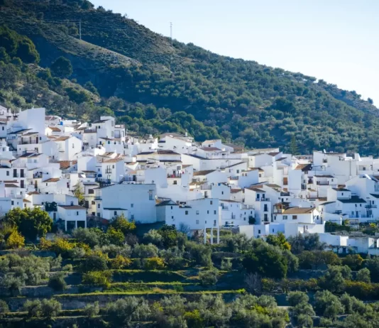 La Diputación financia la adecuación de un centro de visitantes en Canillas de Aceituno