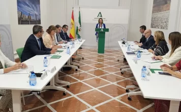 Navarro afirma que por cada 10 euros que invierte la Junta en agua, el Gobierno central sólo destina 0,68 euros