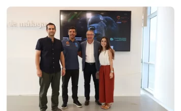 La Diputación apoya el segundo reto solidario de Christian Jongeneel, que intentará cruzar a nado el mar de Alborán