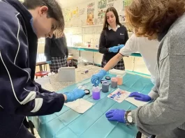 El servicio de Anatomía Patológica del Hospital Clínico acerca la especialidad a los jóvenes estudiantes