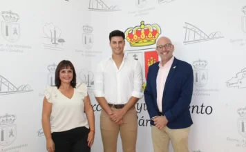Recepción en el Ayuntamiento del cartameño Pedro Cordero, que participará en el certamen Míster RNB España