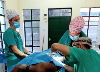 Una anestesista del Hospital de Antequera participa en un proyecto de cooperación internacional en Tanzania