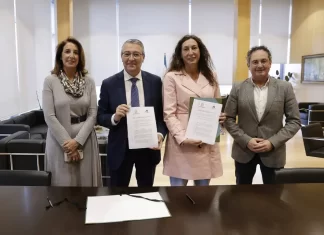 La Junta y la Diputación de Málaga renuevan el convenio para garantizar la ayuda a domicilio
