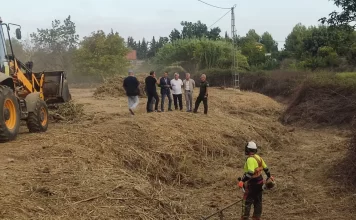 El delegado de Agricultura visita las actuaciones de mejora en cauces de Coín