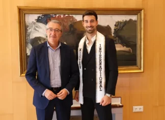 Francisco Salado recibe al malagueño José Calle, Míster Internacional 2023