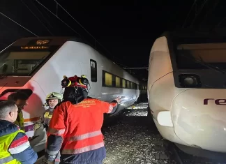 Accidente de tren en el Chorro: Trece heridos tras la colisión de dos trenes en Álora 112 Andalucía Accidente de tren en el Chorro: Trece heridos tras la colisión de dos trenes en Álora