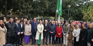 Carolina España ensalza la bandera de Andalucía, “una tierra llamada a reclamar con firmeza el lugar que le corresponde”