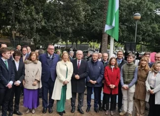 Carolina España ensalza la bandera de Andalucía, “una tierra llamada a reclamar con firmeza el lugar que le corresponde”