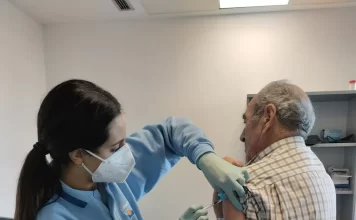 Andalucía volverá a vacunar sin cita frente a la gripe y Covid-19 los días 19, 20 y 21 de diciembre