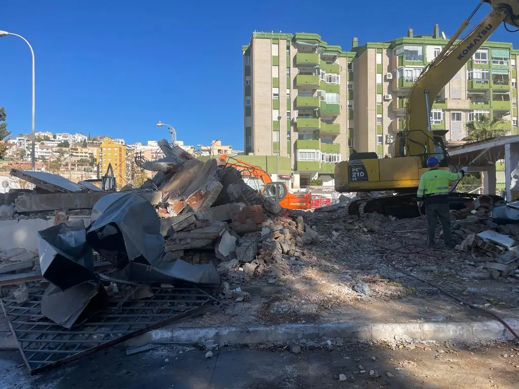 La Junta de Andalucía comienza los trabajos de demolición del edificio del antiguo Centro de Salud El Palo