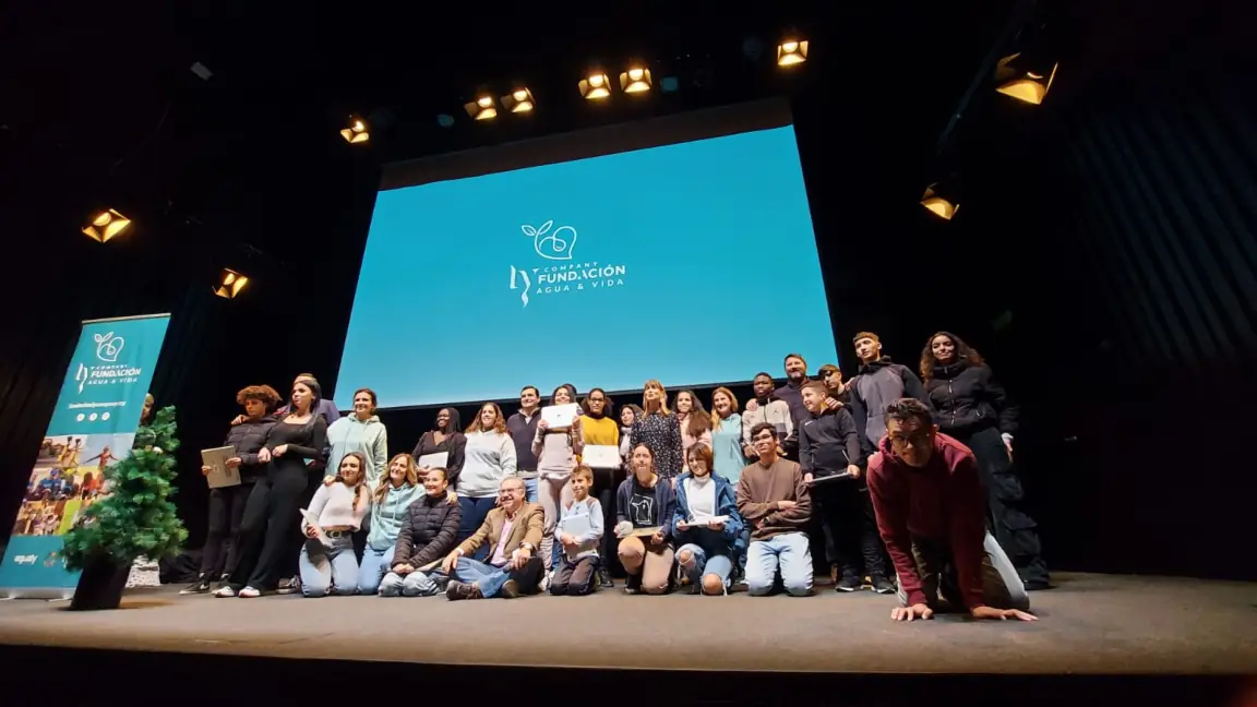 Un centenar de menores tutelados por la Junta de Andalucía reciben juguetes y ordenadores gracias a la Fundación Ly Company Agua y Vida