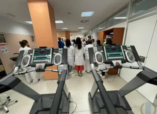 Pacientes respiratorios mejoran su capacidad funcional gracias al programa de ejercicio terapéutico en el Hospital Clínico de Málaga