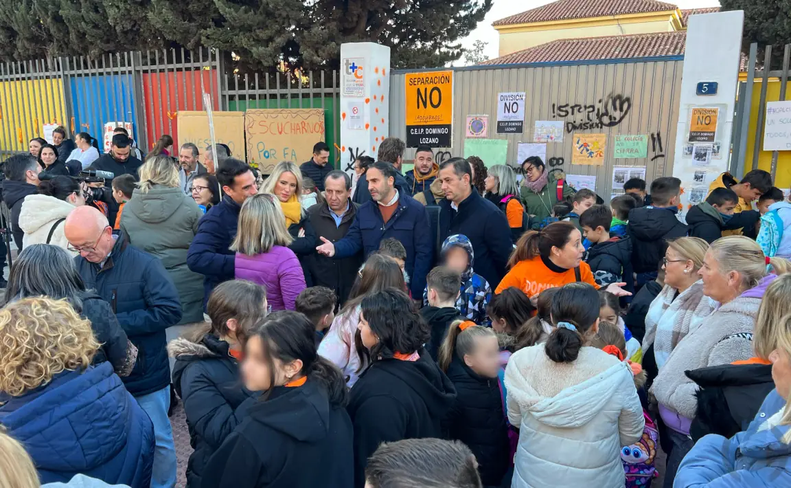 El PSOE considera “intolerable” la división de hermanos ante el cierre del CEIP Domingo Lozano