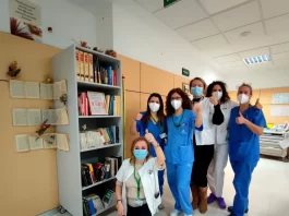 El Hospital Clínico de Málaga pone en marcha el proyecto “Libros que Cuidan” para fomentar la lectura clásica en las áreas de hospitalización