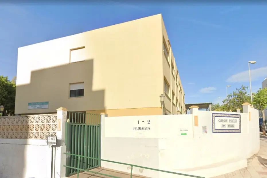 Educación inicia obras para eliminar barreras en el CEIP San Miguel de Torremolinos por más de 124.000 euros