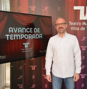 La cantante Conchita y el humorista Miguel Lago, entre la nueva programación del Teatro Municipal Villa de Torrox