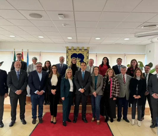 Justicia y Ayuntamiento de Fuengirola firman un protocolo para impulsar una sede que unifique todos los órganos y duplique el espacio actual Justicia y Ayuntamiento de Fuengirola firman un protocolo para impulsar una sede que unifique todos los órganos y duplique el espacio actual