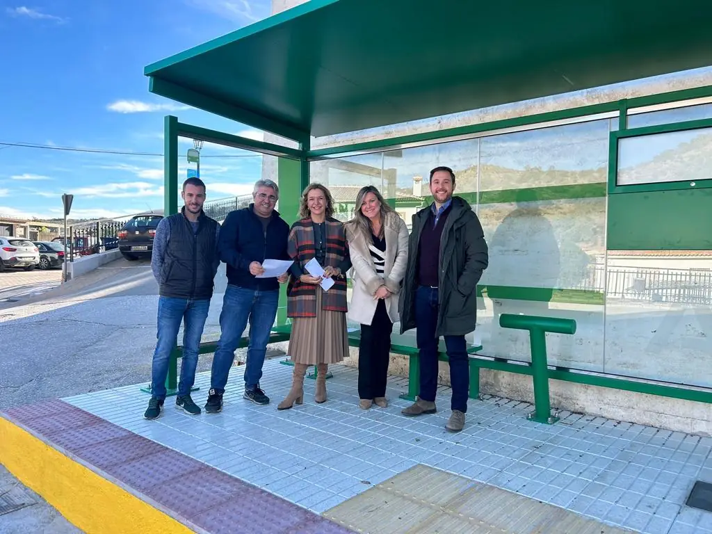 La Junta destina casi 400.000 euros a renovar las paradas de autobuses en la provincia