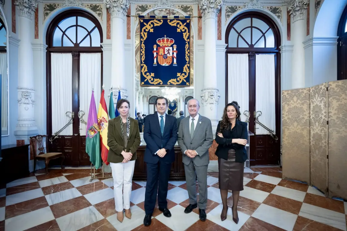Junta y Ayuntamiento de Málaga impulsan la tramitación electrónica gracias a un convenio de colaboración