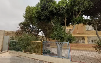 La isla deforestada en el mar de plástico La isla deforestada en el mar de plástico por Moisés S. Palmero Aranda, Educador ambiental