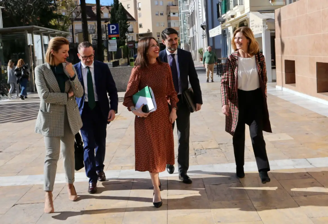 Rocío Díaz anima a los ayuntamientos a acogerse a las ayudas de la Junta para construir viviendas