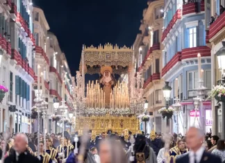 Un vínculo de devoción y cuidado: El Colegio de Enfermería de Málaga acompaña a la Virgen María Santísima de Gracia en el Martes Santo