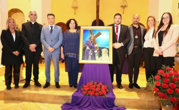 Presentado el cartel oficial de la Semana Santa de Torrox, obra de Encarnación Gutiérrez