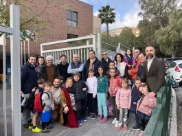 El PSOE apoya a las familias que reclaman al Ayuntamiento la insonorización del gimnasio del CEIP Parque Clavero desde hace una década